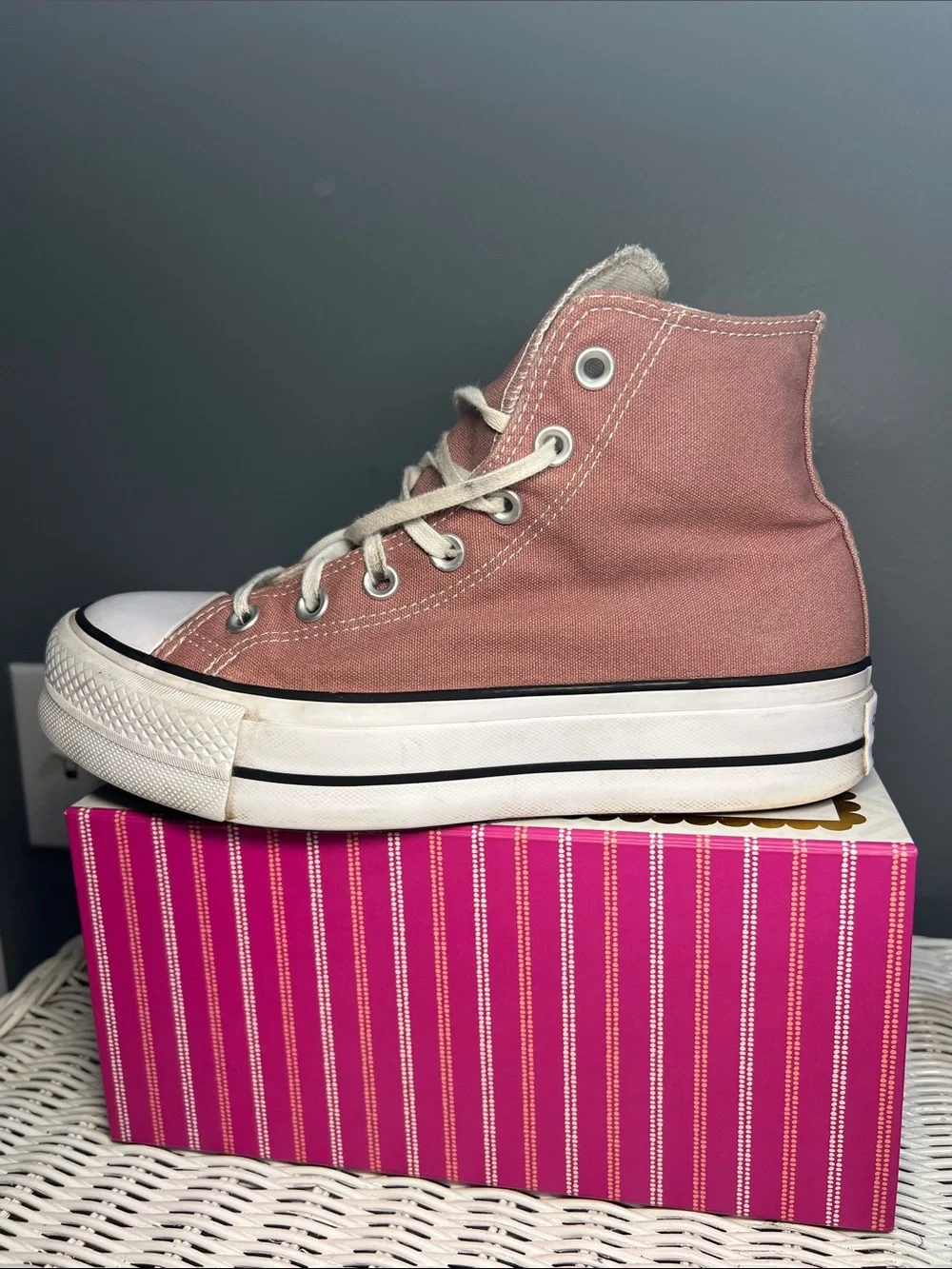Converse Chuck Taylor Sneaker - Picture 3 of 13